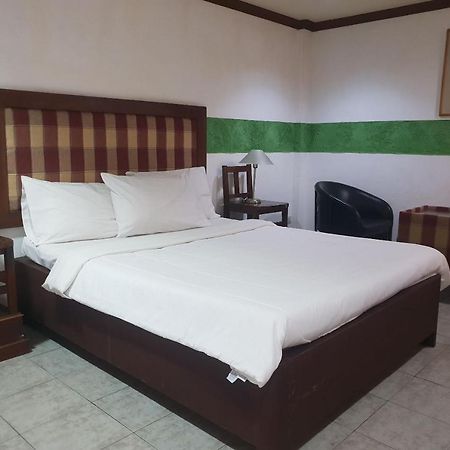 Saltimboca Tourist In Hotel Bacolod Exterior foto